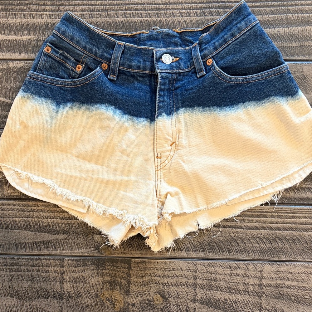 Levi's Two-Tone Dip-Dye High-Rise Denim Shorts - Blue & Cream